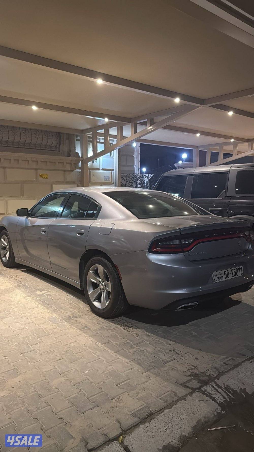 تشاجر موديل 2017 اللون سلفر 6 سلندر ماشي 200 الف نظيف جدا شرط الفحص1