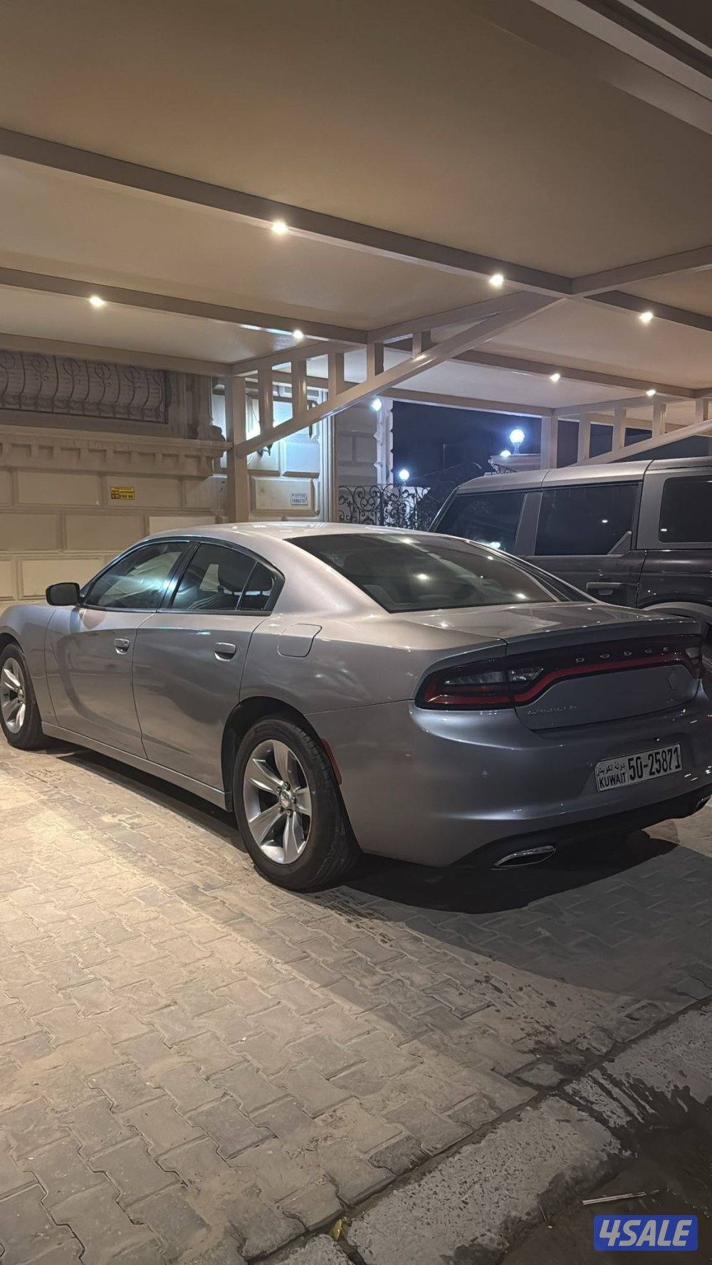 تشاجر موديل 2017 اللون سلفر 6 سلندر ماشي 200 الف نظيف جدا شرط الفحص4