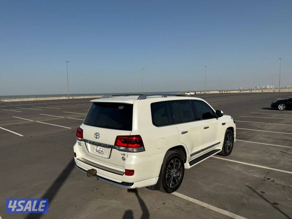 لاندكروزر قراند تورينق 20208