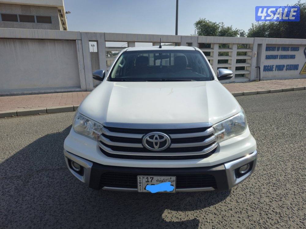 Toyota Hilux pick-up automatic 4x4 ( 2020 model ) full option 49000 km1