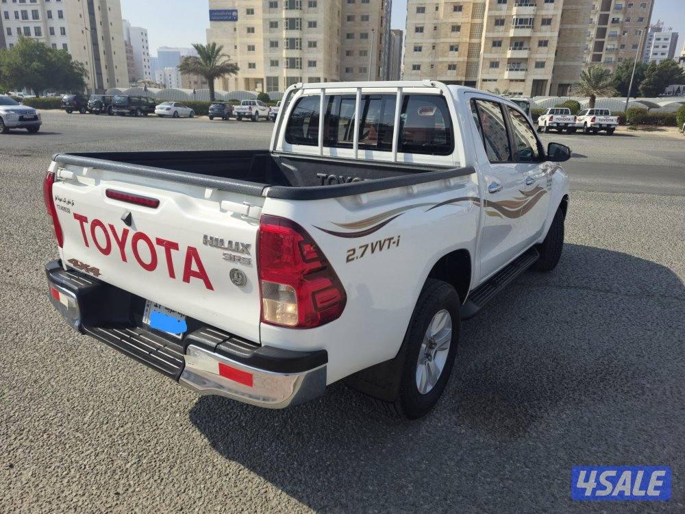 Toyota Hilux pick-up automatic 4x4 ( 2020 model ) full option 49000 km4