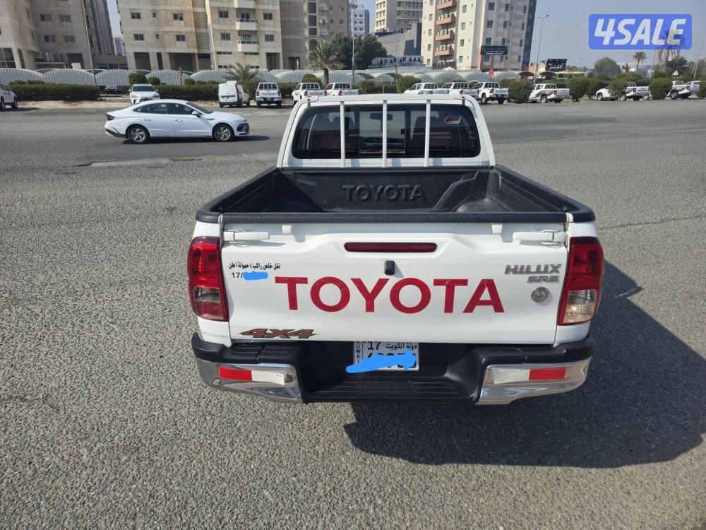 Toyota Hilux pick-up automatic 4x4 ( 2020 model ) full option 49000 km5