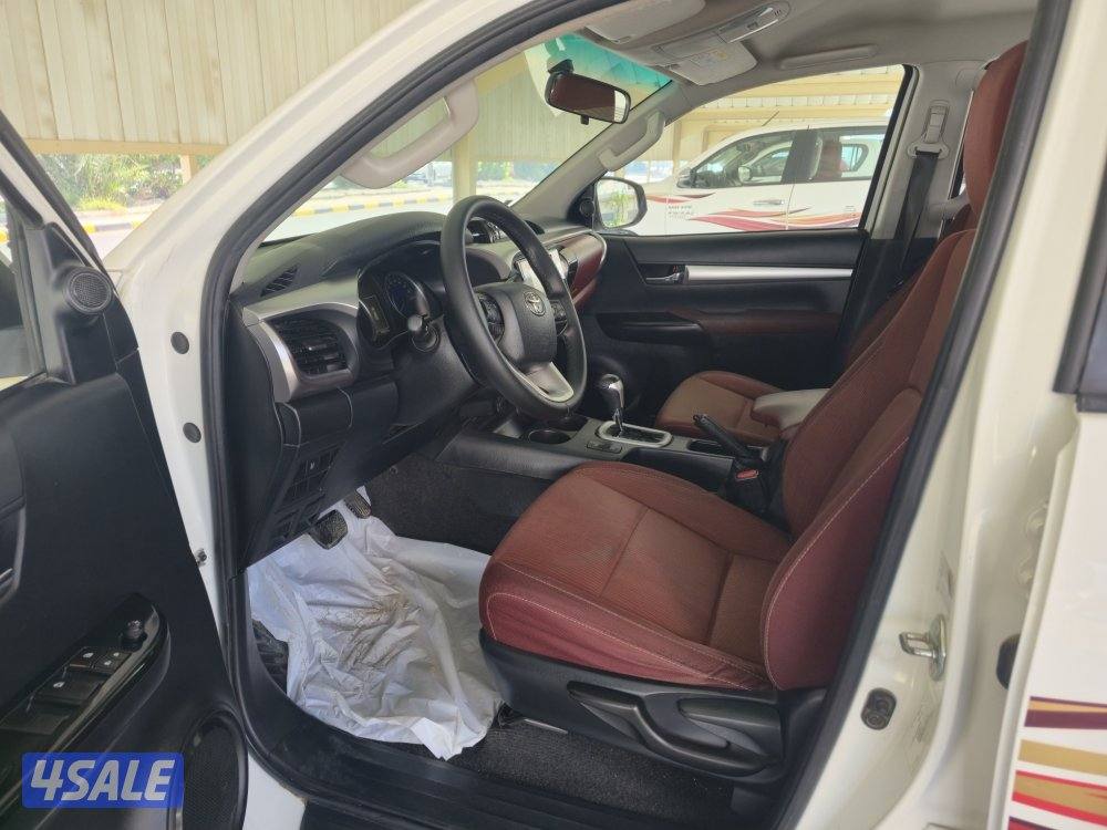 Toyota Hilux pick-up automatic 4x4 ( 2020 model ) full option 49000 km7