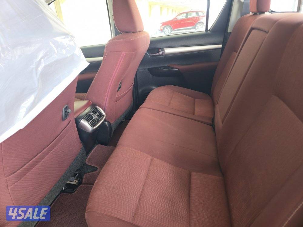 Toyota Hilux pick-up automatic 4x4 ( 2020 model ) full option 49000 km8