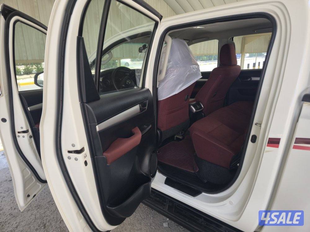 Toyota Hilux pick-up automatic 4x4 ( 2020 model ) full option 49000 km9