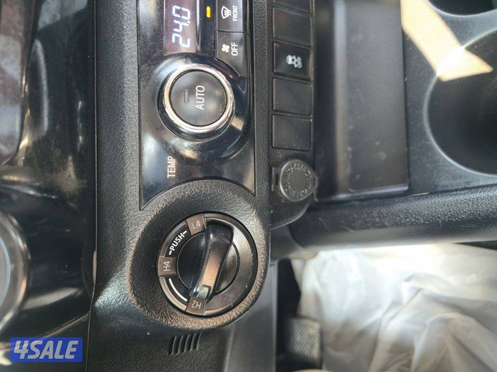 Toyota Hilux pick-up automatic 4x4 ( 2020 model ) full option 49000 km10