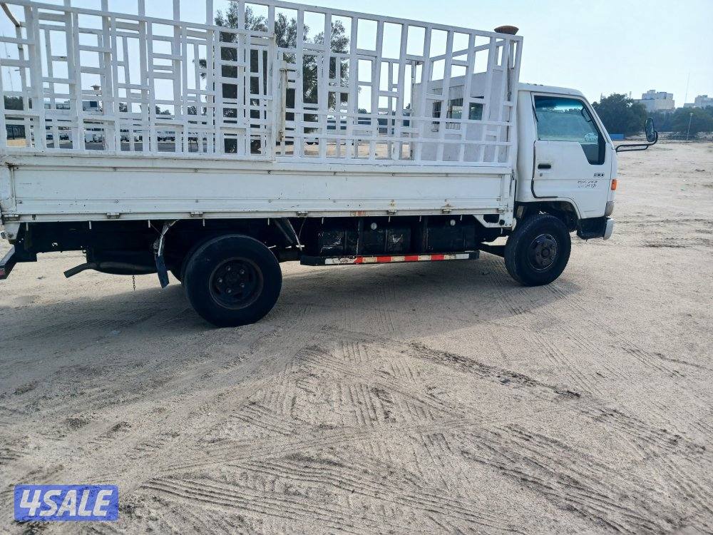 هاف لوري تويوتا4