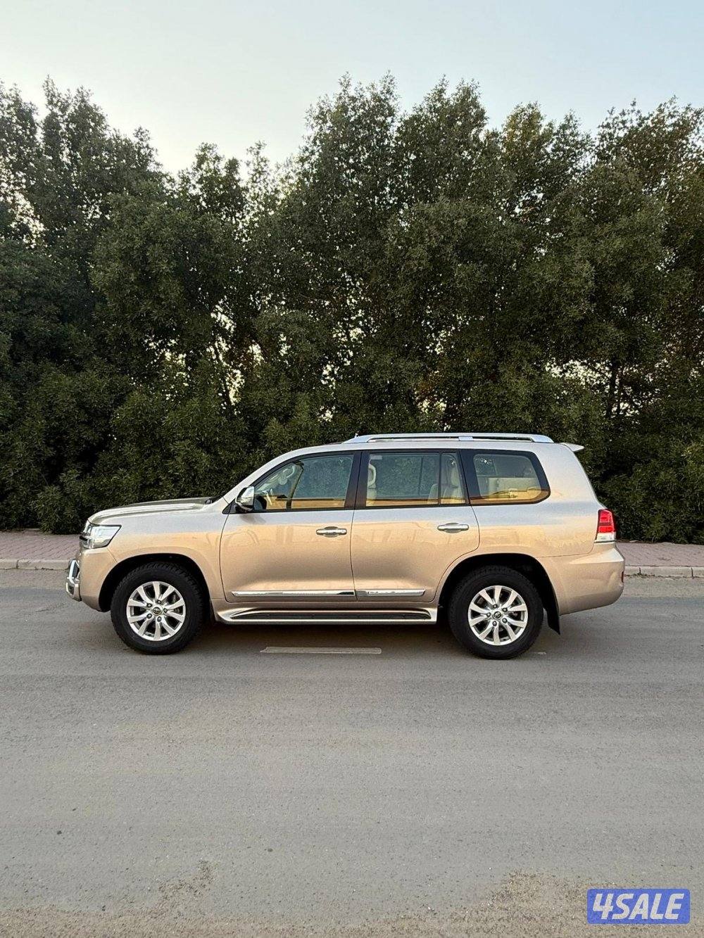 لاند كروز 2017 الساير جلد بحاله الوكاله عداد170 الف1