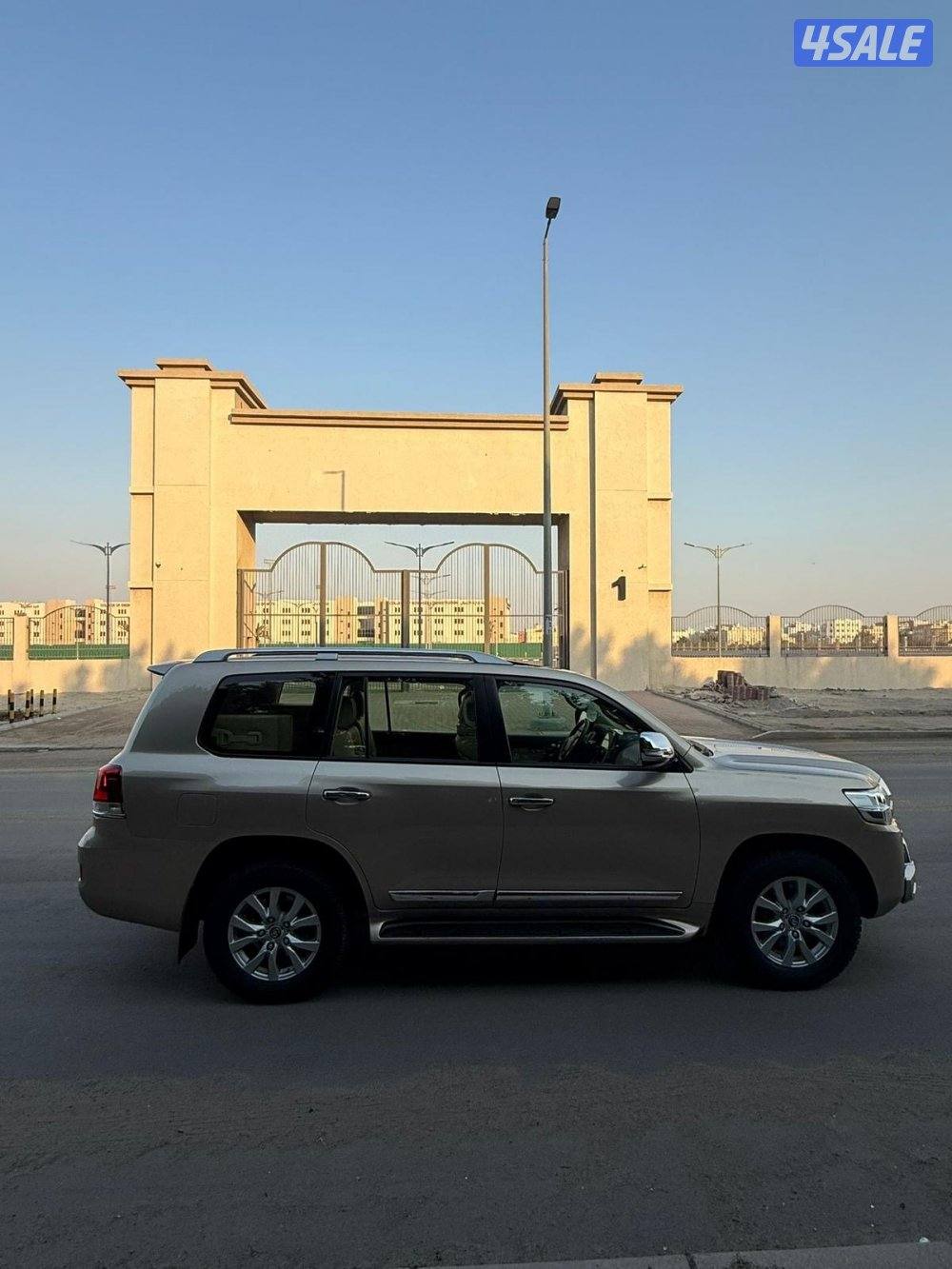 لاند كروز 2017 الساير جلد بحاله الوكاله عداد170 الف2