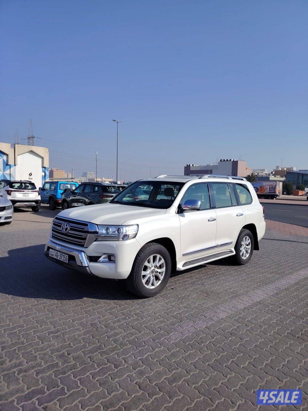 لاند كروز 2016 الساير مخمل بحاله الوكاله عداد 130 الف0