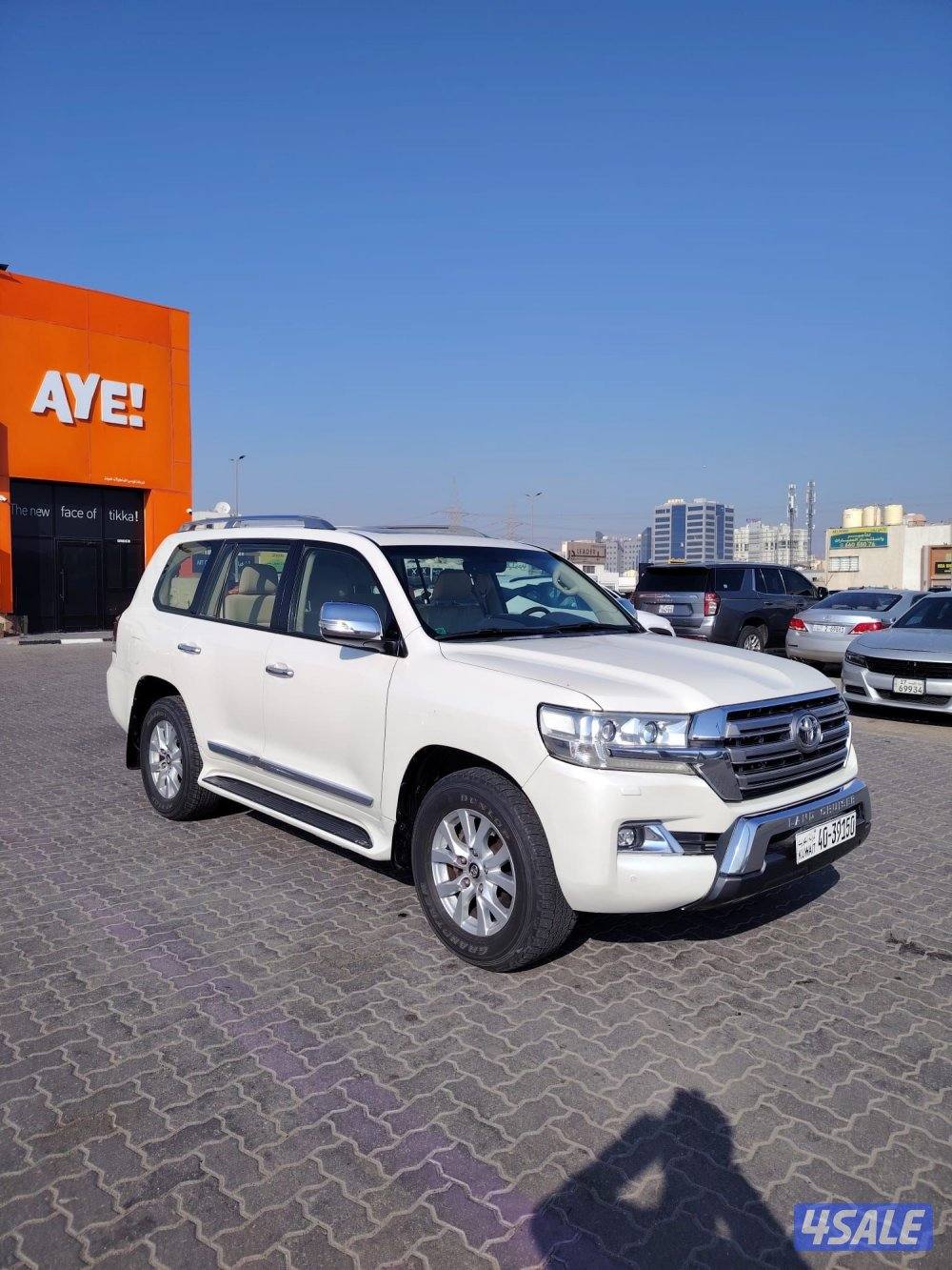 لاند كروز 2016 الساير مخمل بحاله الوكاله عداد 130 الف1