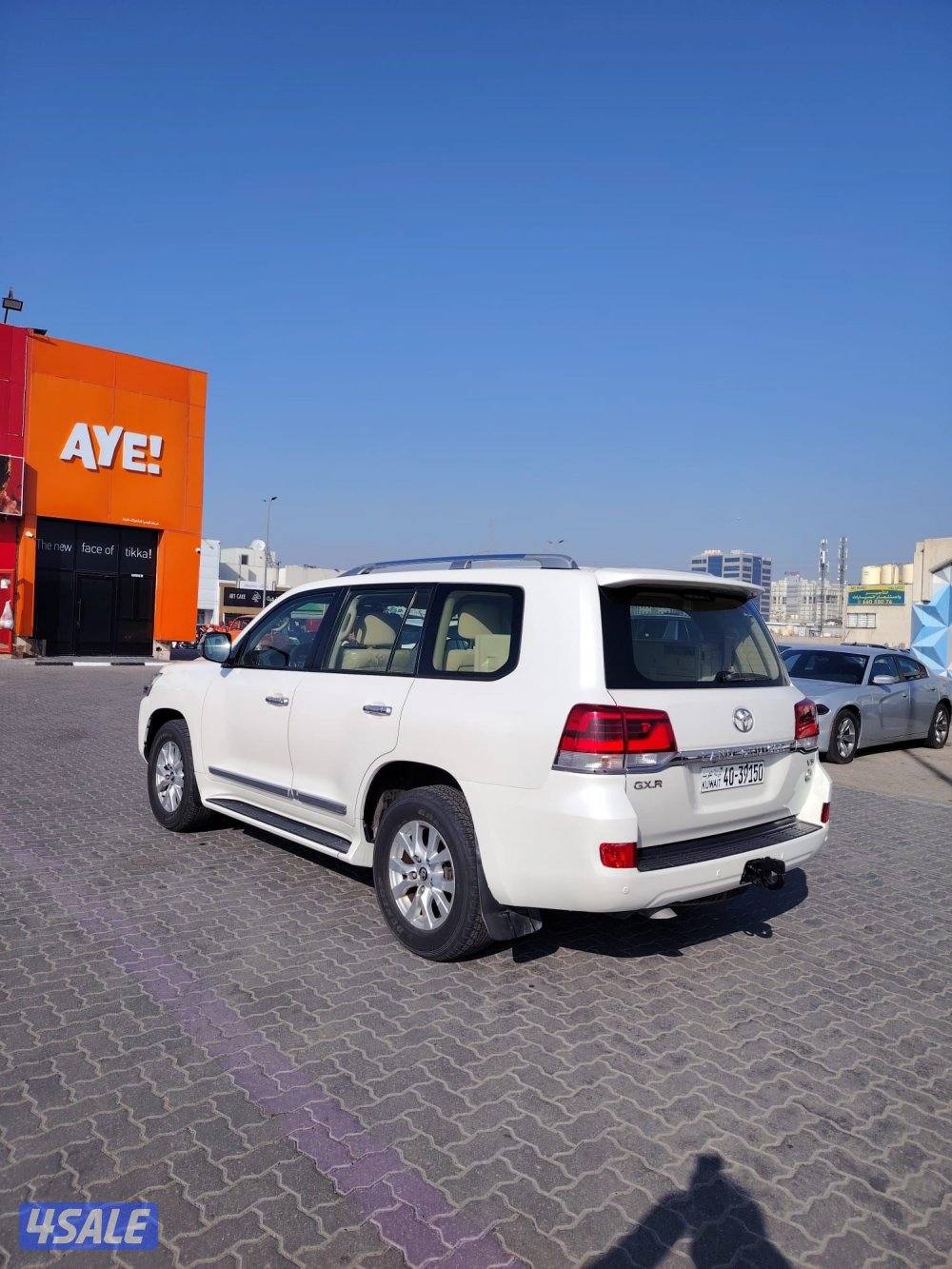 لاند كروز 2016 الساير مخمل بحاله الوكاله عداد 130 الف2