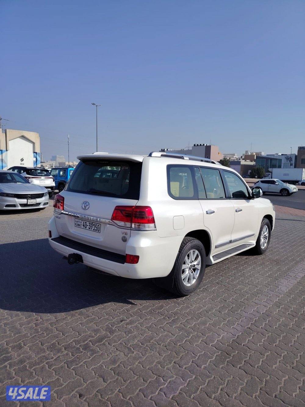 لاند كروز 2016 الساير مخمل بحاله الوكاله عداد 130 الف3