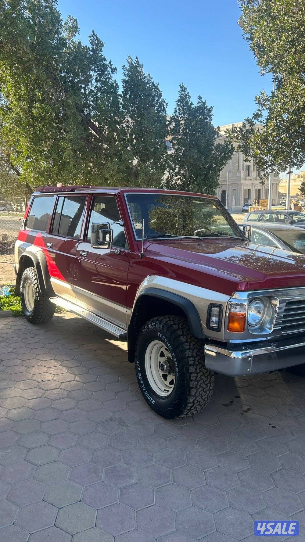 باترول 1997 عنابي فيه فتحه قنص + تانكي إضافي  الموتر نظييف..1