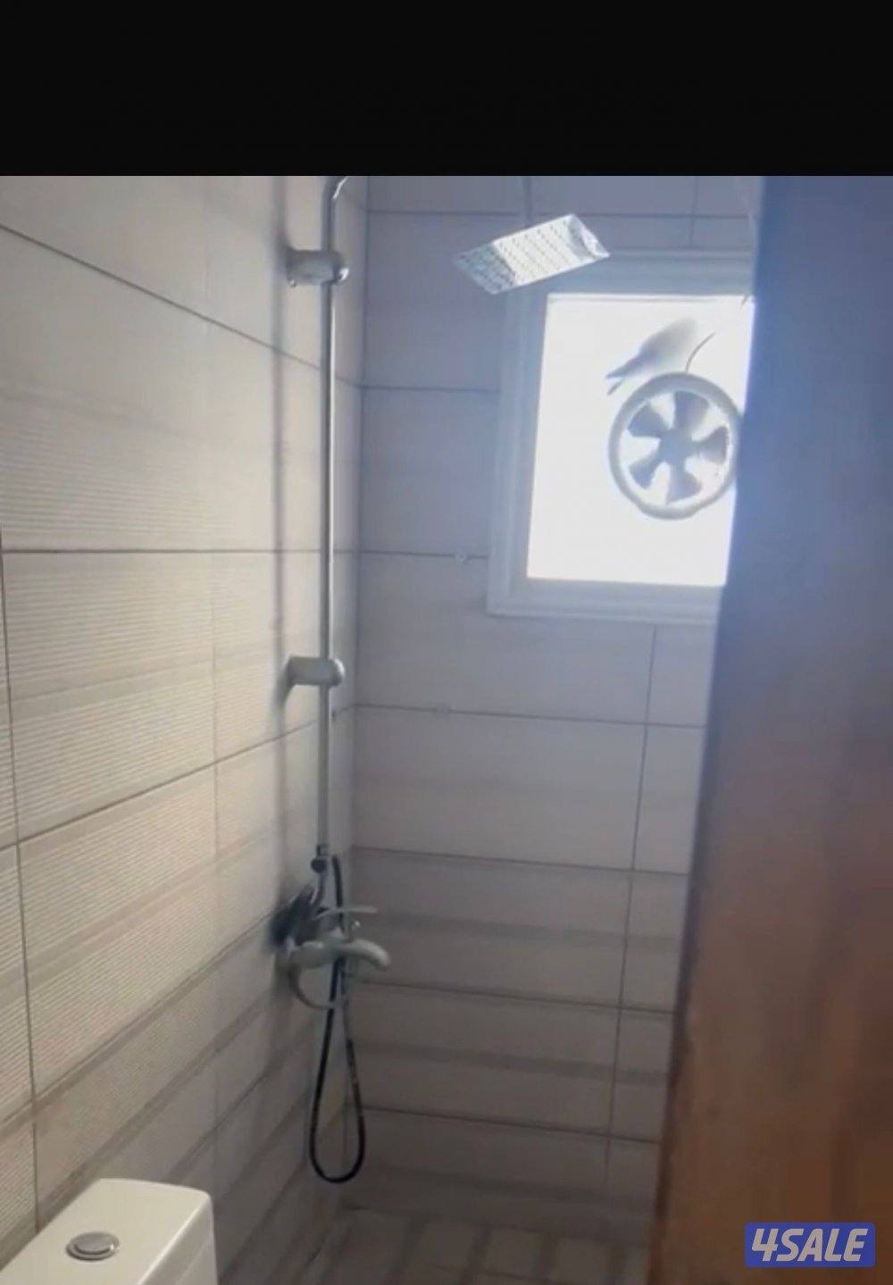 شقه صاله و٣ غرف وحمامين ومطبخ موقف واحد امام البيت5