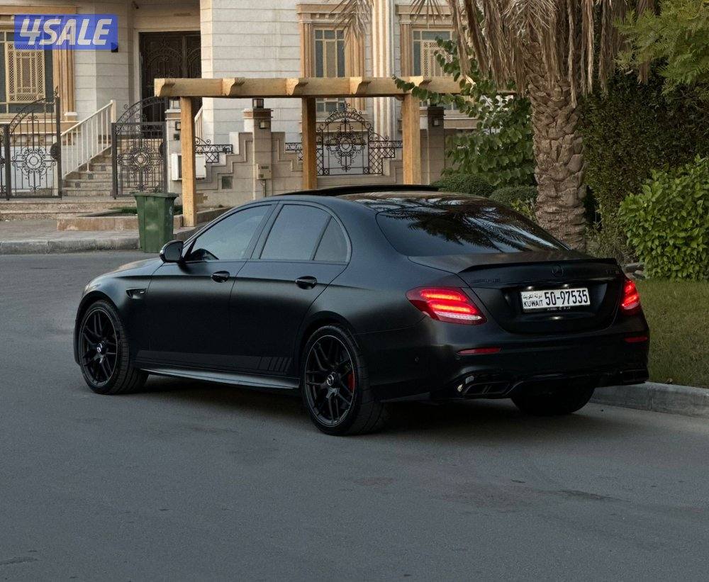 مرسيدس E63 AMG موديل 2018 صبغ الوكالة3