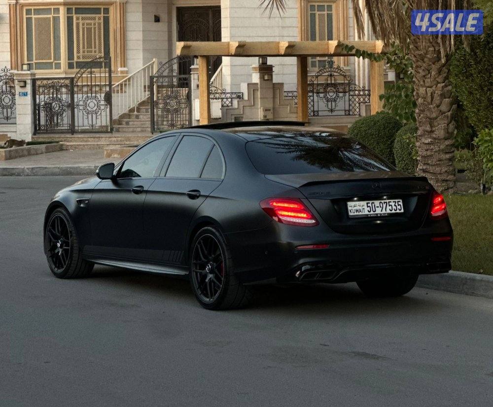 مرسيدس E63 AMG موديل 2018 صبغ الوكالة4