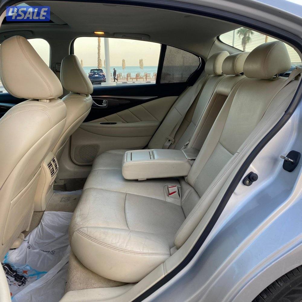 بيع🔺شراء🔺تثمين


للبيع انفنتني Q50
موديل 2014
العداد 170 الف6