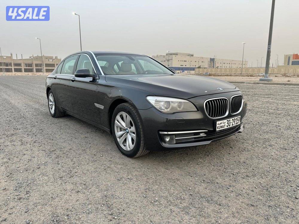 بي ام 730Li موديل ٢٠١٤ بحالة الوكالة في قمة النظافة0