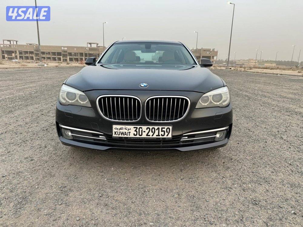 بي ام 730Li موديل ٢٠١٤ بحالة الوكالة في قمة النظافة3