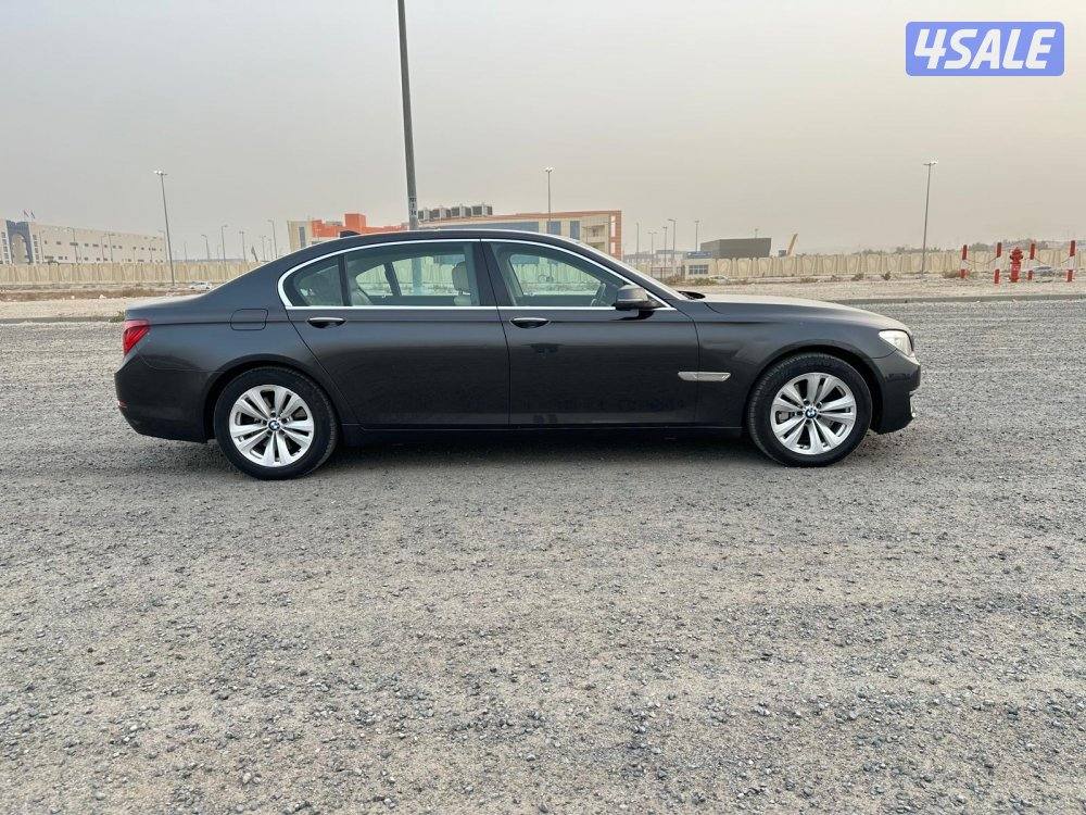 بي ام 730Li موديل ٢٠١٤ بحالة الوكالة في قمة النظافة4