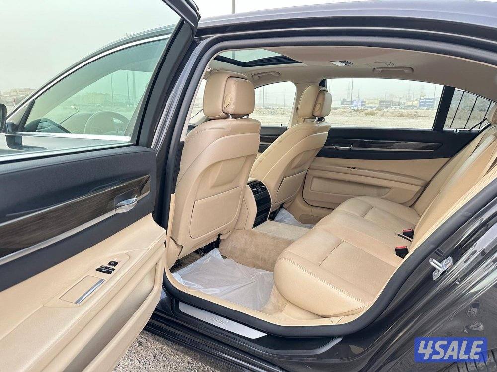 بي ام 730Li موديل ٢٠١٤ بحالة الوكالة في قمة النظافة5