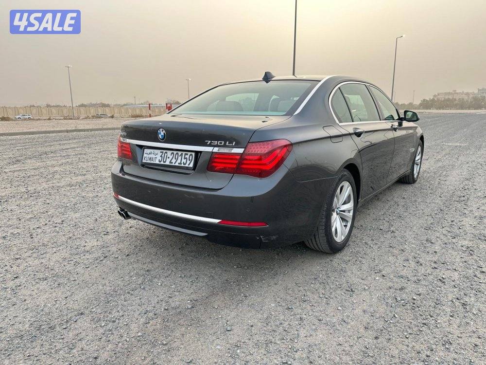 بي ام 730Li موديل ٢٠١٤ بحالة الوكالة في قمة النظافة6