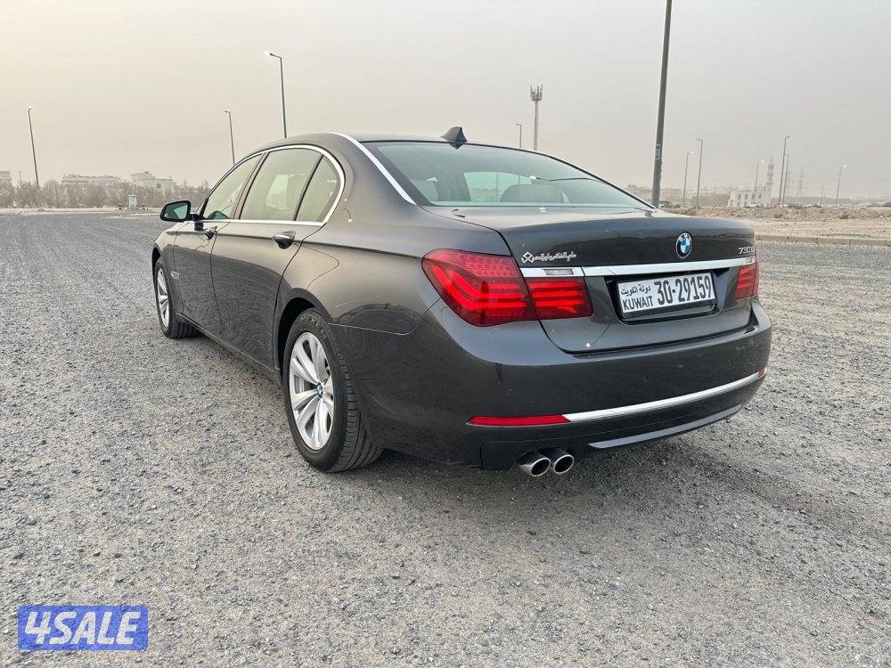 بي ام 730Li موديل ٢٠١٤ بحالة الوكالة في قمة النظافة7