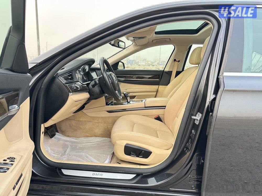 بي ام 730Li موديل ٢٠١٤ بحالة الوكالة في قمة النظافة8