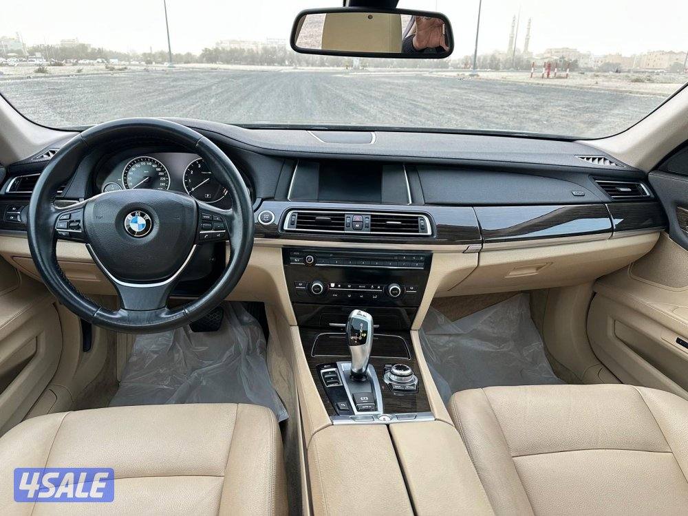 بي ام 730Li موديل ٢٠١٤ بحالة الوكالة في قمة النظافة9