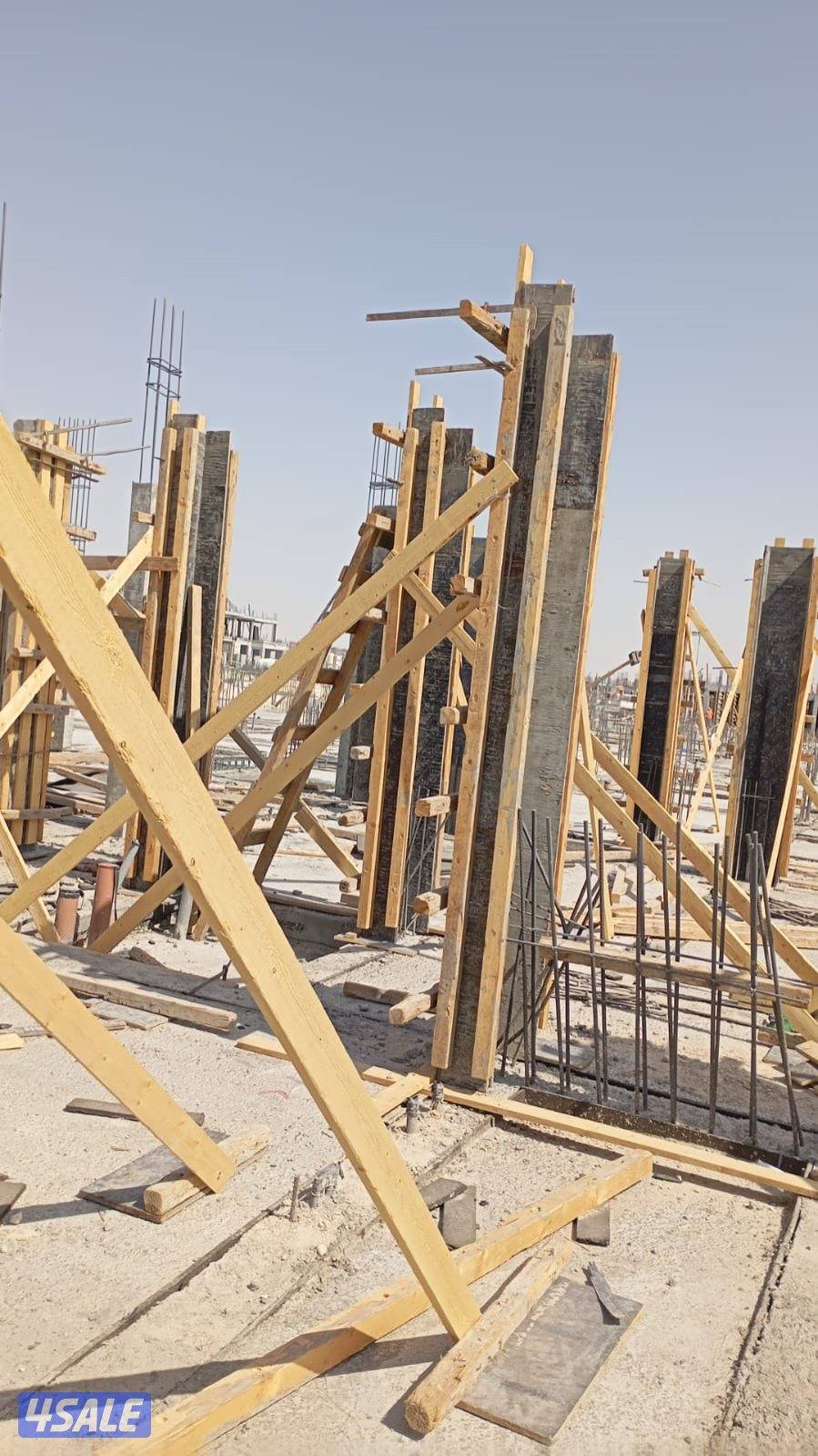 مقاول هيكل اسود و مساح0