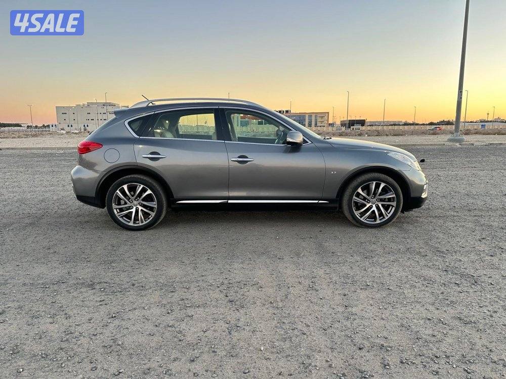 جيب إنفينيتي QX50 موديل ٢٠١٦ بحالة ممتازة جداً4