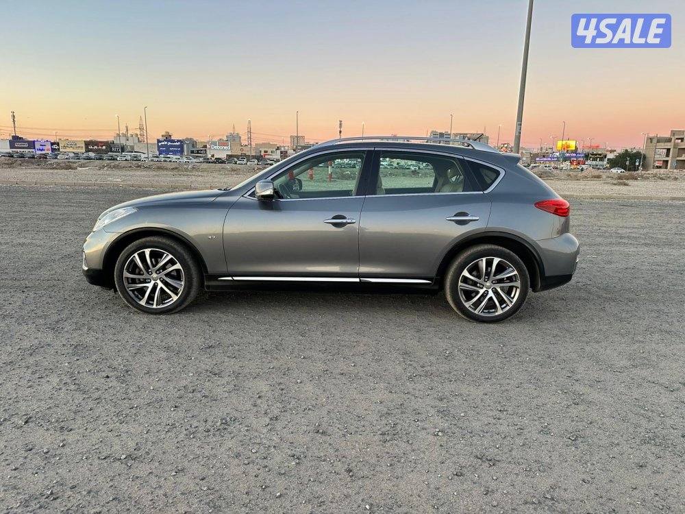 جيب إنفينيتي QX50 موديل ٢٠١٦ بحالة ممتازة جداً7