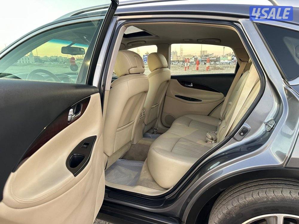 جيب إنفينيتي QX50 موديل ٢٠١٦ بحالة ممتازة جداً10