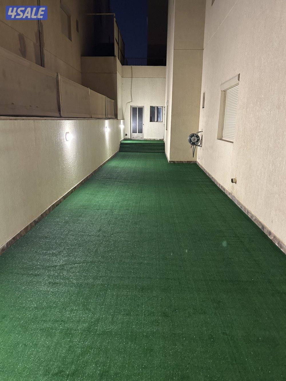 بيع وتركيب السجاد والثيل الصناعي1