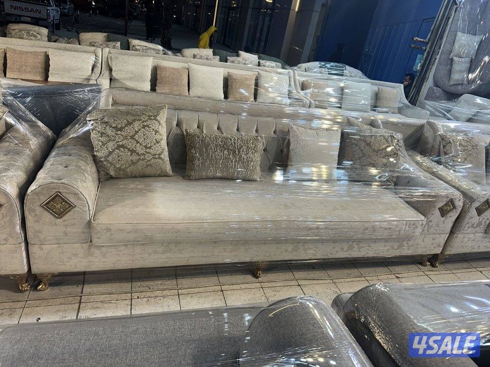 للبيع طقم جلوس تسع قطع نظيف يصلح لصالة كبيرة تغريبا تسعه عشر متر3