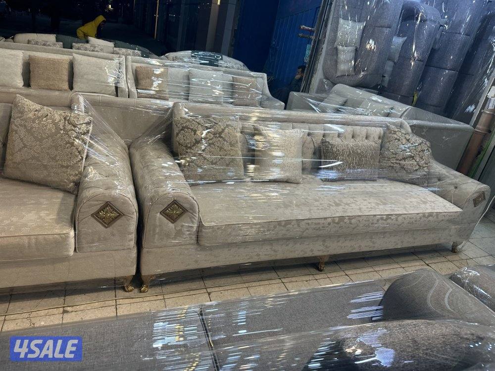 للبيع طقم جلوس تسع قطع نظيف يصلح لصالة كبيرة تغريبا تسعه عشر متر5