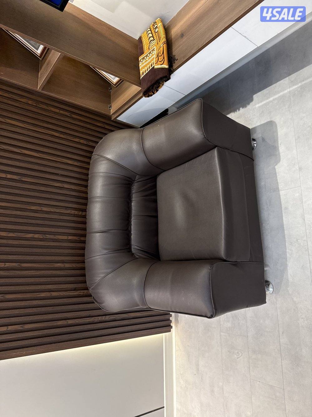 للبيع كاونتر استقبال ١٠كرسي جلد ٤ستايرطقم كنب جلد بني كنبه ومرسين5
