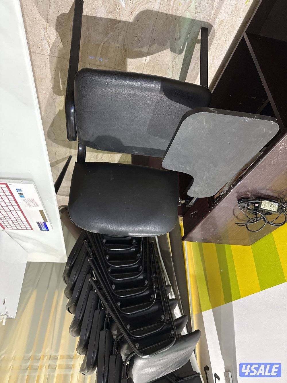 للبيع كاونتر استقبال ١٠كرسي جلد ٤ستايرطقم كنب جلد بني كنبه ومرسين7