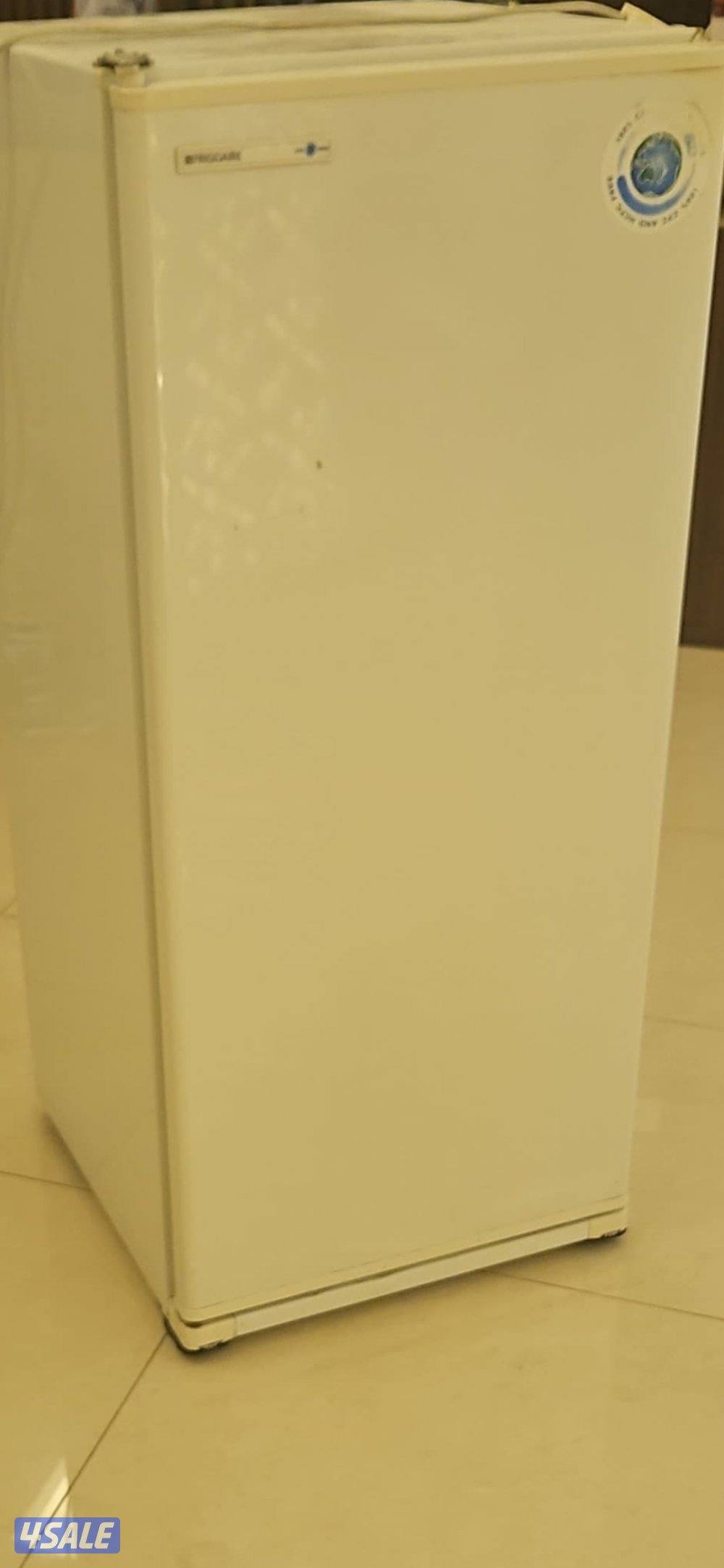 فريزر  صغير واقف0