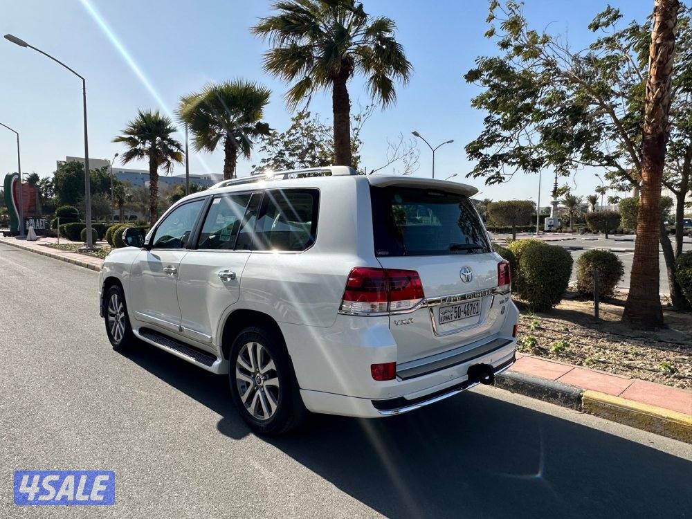 جيب لاندكروزر VXR مديل 2019 ماشي 76 جزاند تورينق شرط الفحص3