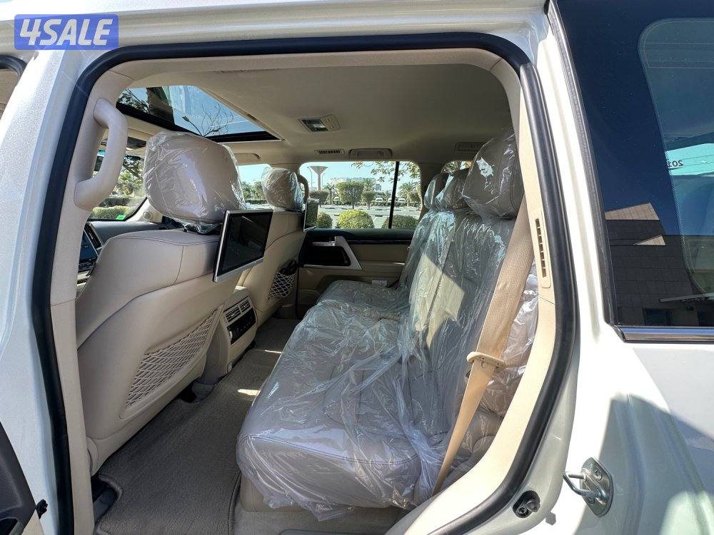 جيب لاندكروزر VXR مديل 2019 ماشي 76 جزاند تورينق شرط الفحص10