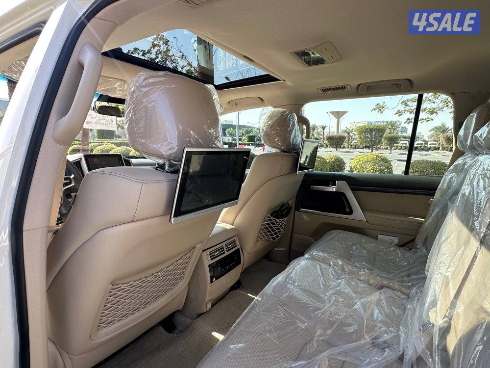 جيب لاندكروزر VXR مديل 2019 ماشي 76 جزاند تورينق شرط الفحص9