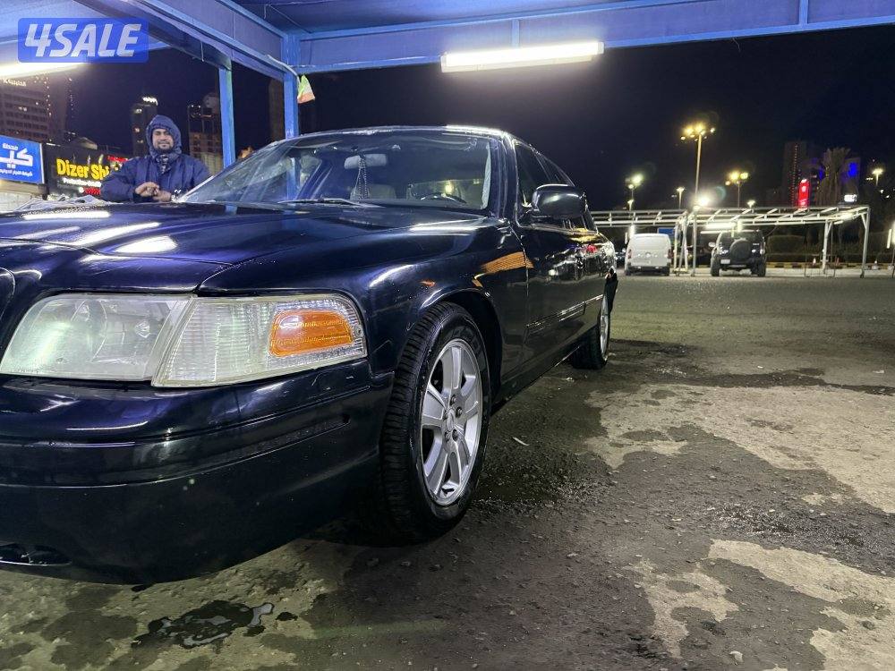 للبيع فورد فكتوريا 20113