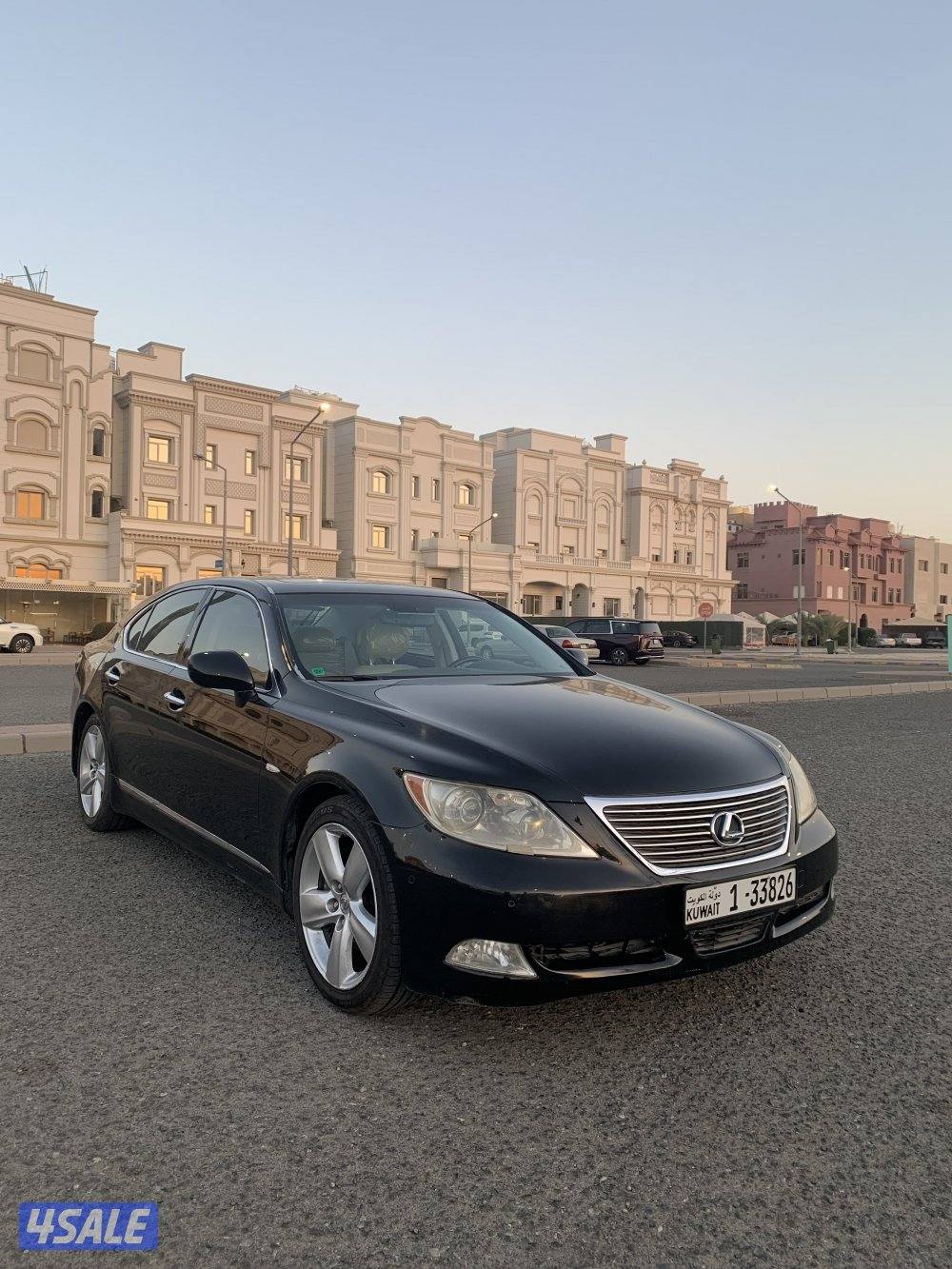 للبيع لكزس LS460 وارد الساير موديل 20090
