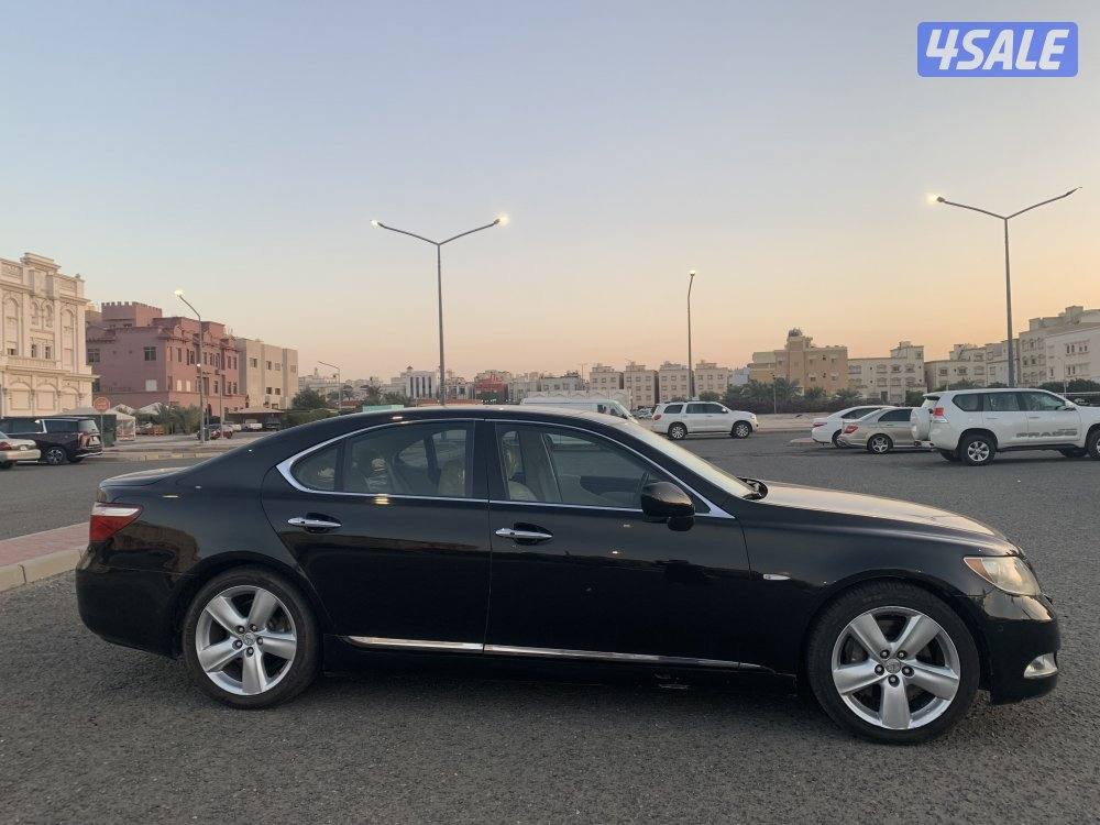 للبيع لكزس LS460 وارد الساير موديل 20091