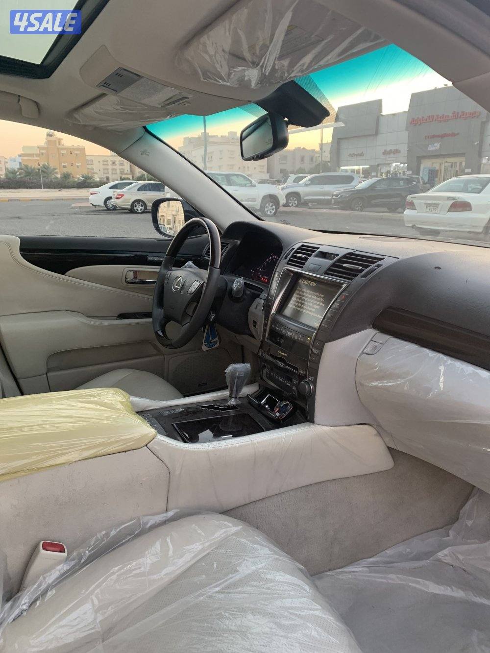 للبيع لكزس LS460 وارد الساير موديل 20092