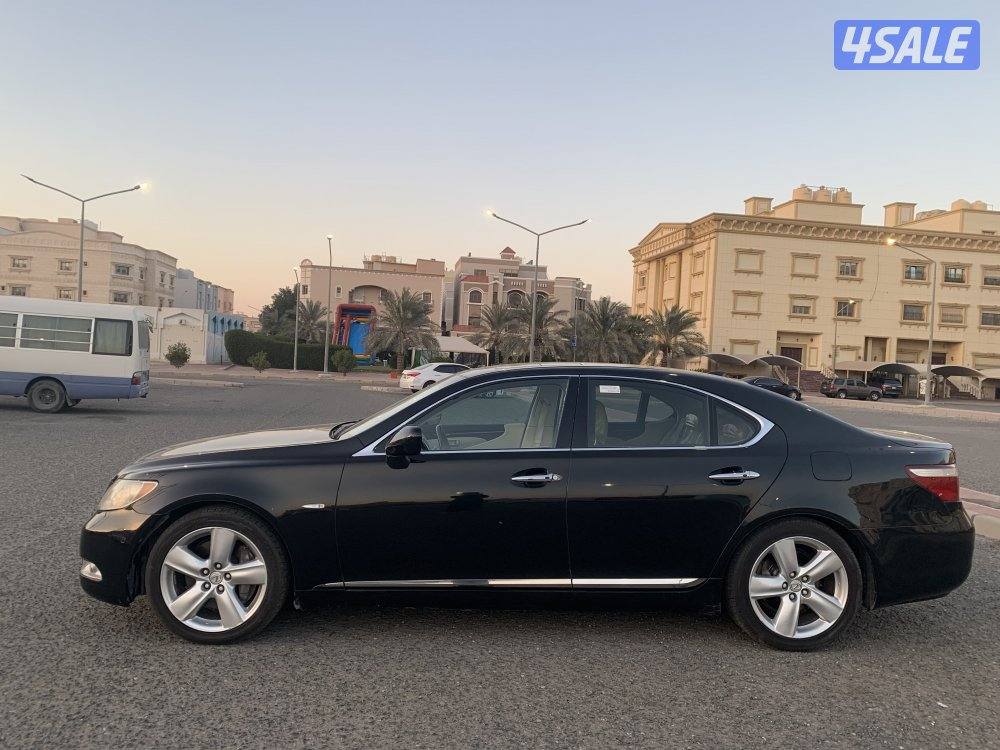 للبيع لكزس LS460 وارد الساير موديل 20093