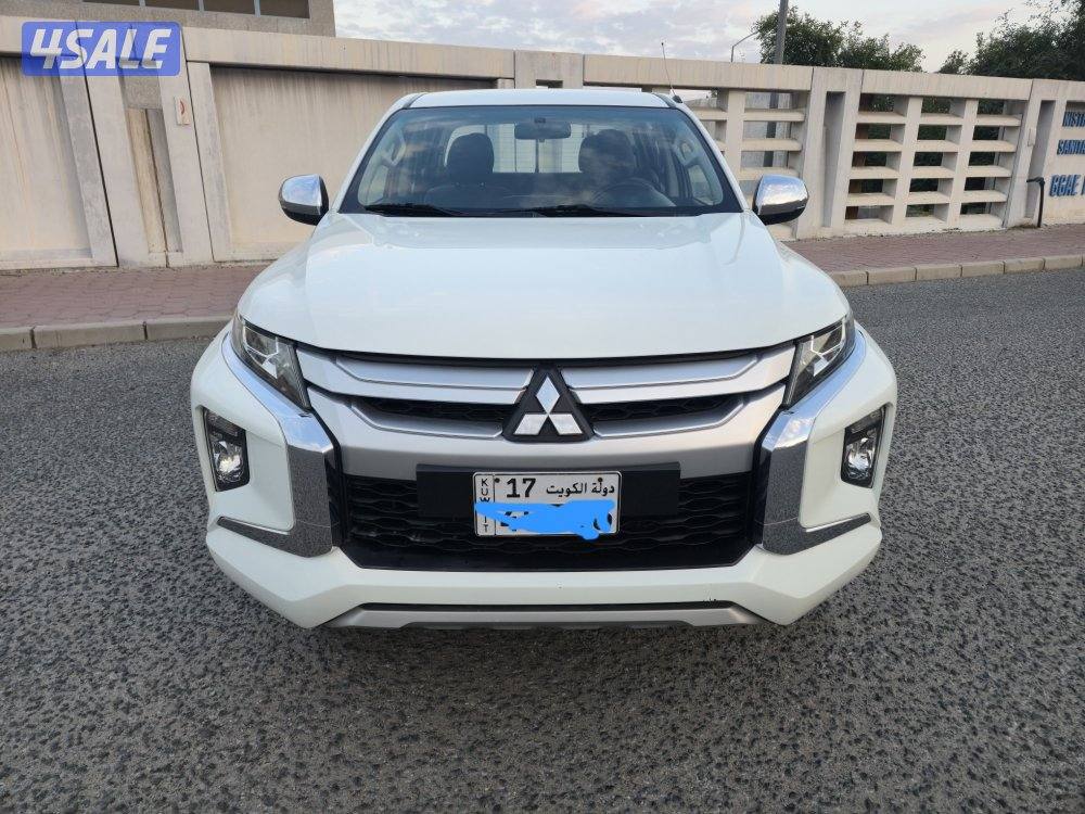 Mitsubishi L200 pick-up 4x4 double gear 2020 model (40,000 km)2