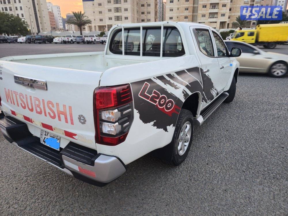 Mitsubishi L200 pick-up 4x4 double gear 2020 model (40,000 km)4